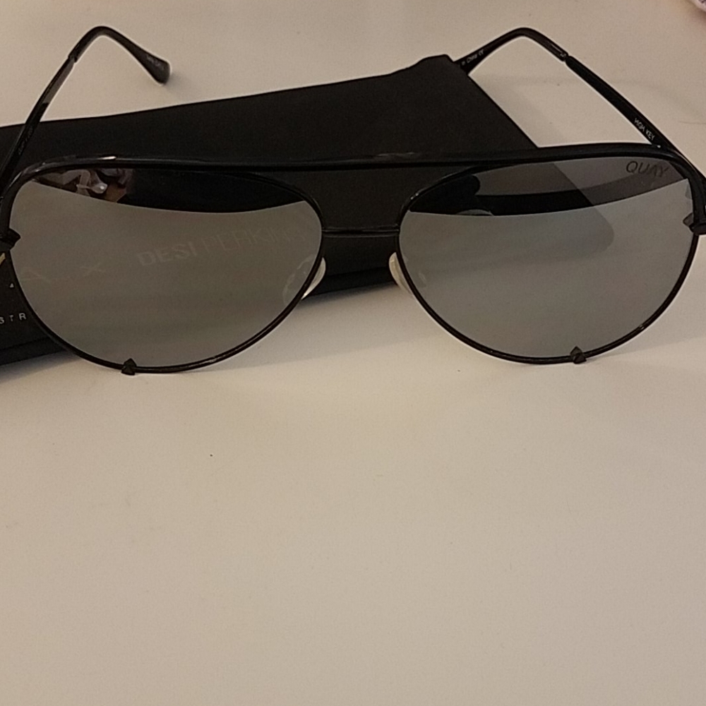 QuayxDesiPerkins Sunglasses High Key